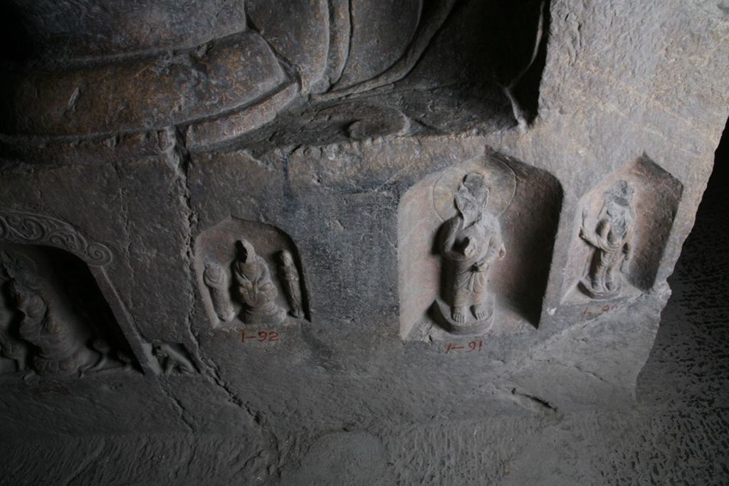 Miniature of Southern Xiangtangshan, Cave 1, altar right