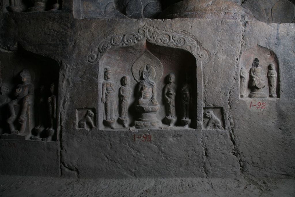 Miniature of Southern Xiangtangshan, Cave 1, altar right