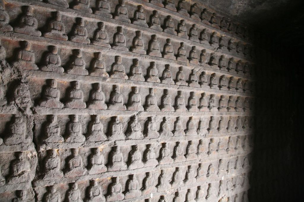 Miniature of Southern Xiangtangshan, Cave 1, interior, left side, little Buddhas