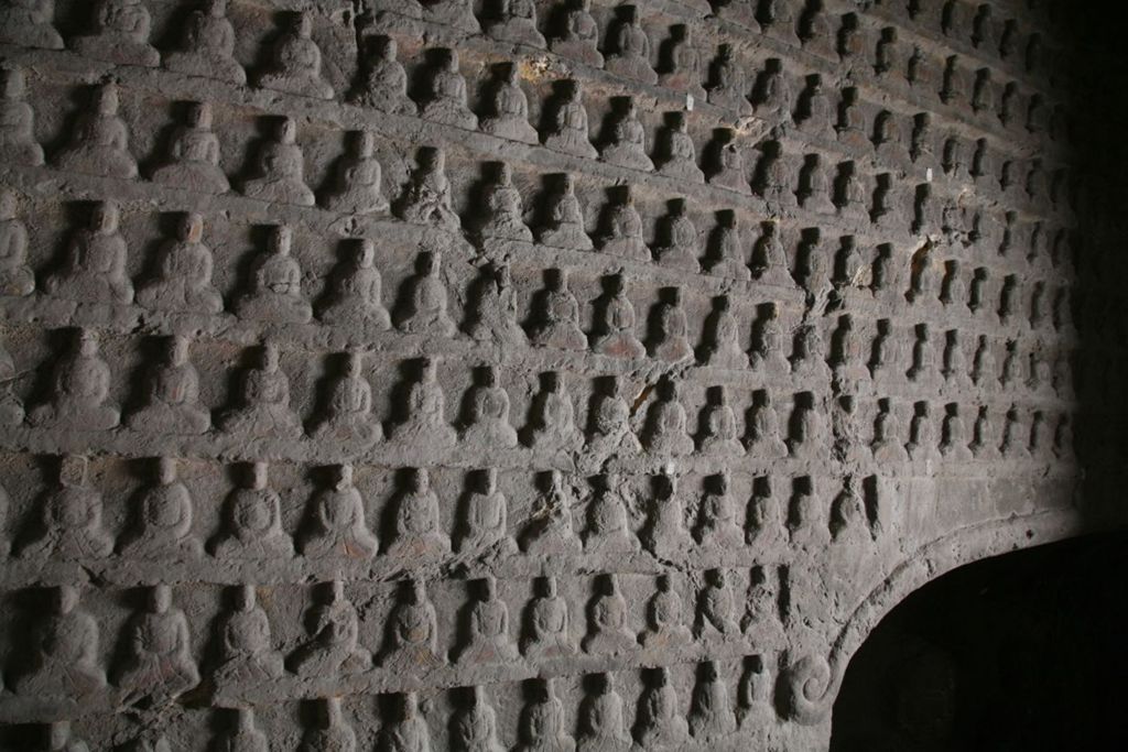 Miniature of Southern Xiangtangshan, Cave 1, interior, left side, little Buddhas