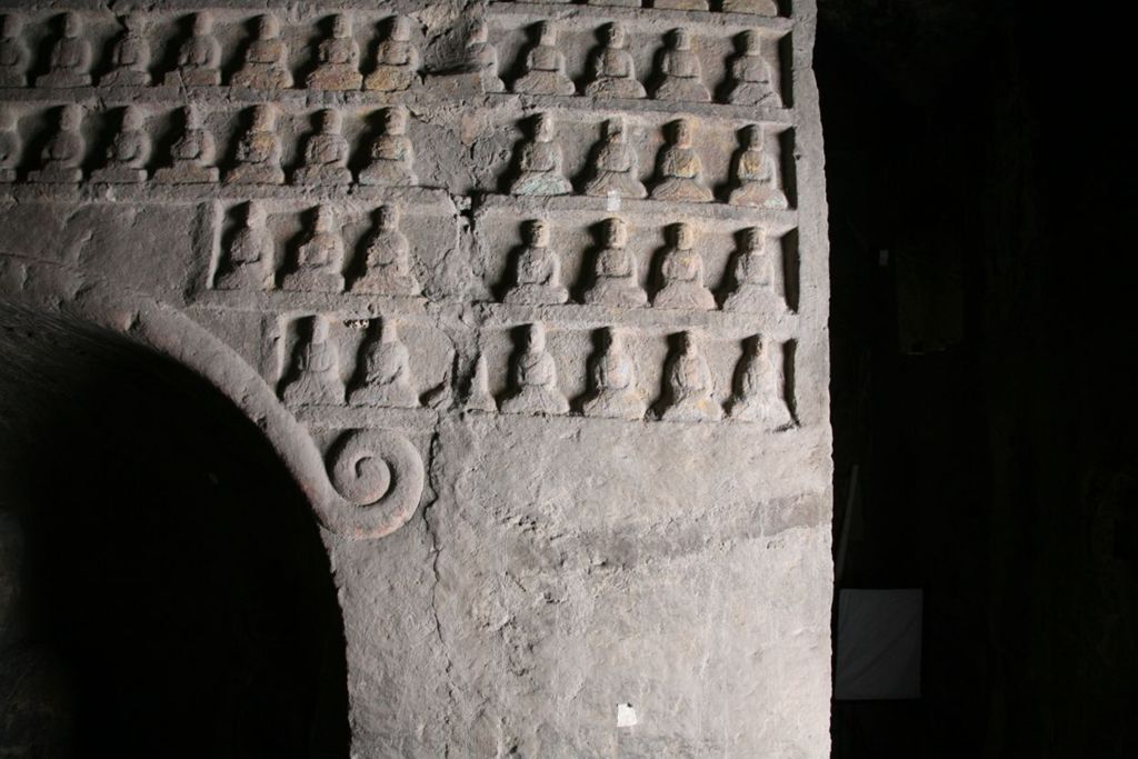 Miniature of Southern Xiangtangshan, Cave 1, interior, left side, little Buddhas