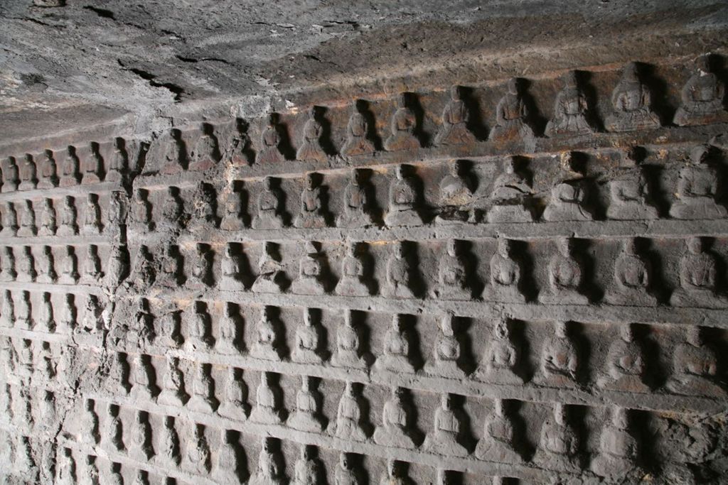Miniature of Southern Xiangtangshan, Cave 1, interior, right side, little Buddhas