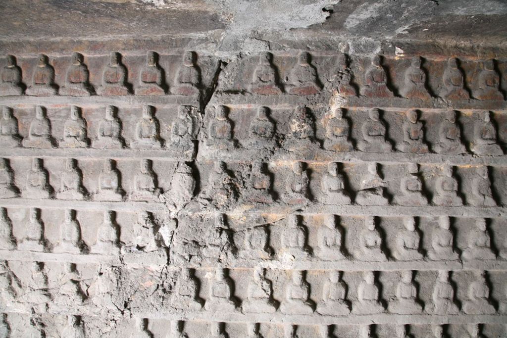 Miniature of Southern Xiangtangshan, Cave 1, interior, right side, little Buddhas