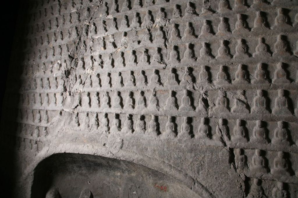 Miniature of Southern Xiangtangshan, Cave 1, interior, right side, little Buddhas