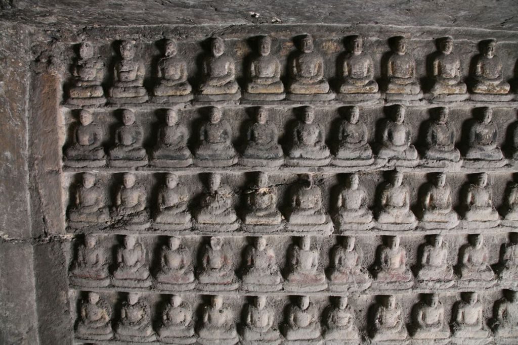 Miniature of Southern Xiangtangshan, Cave 2, interior, little Buddhas