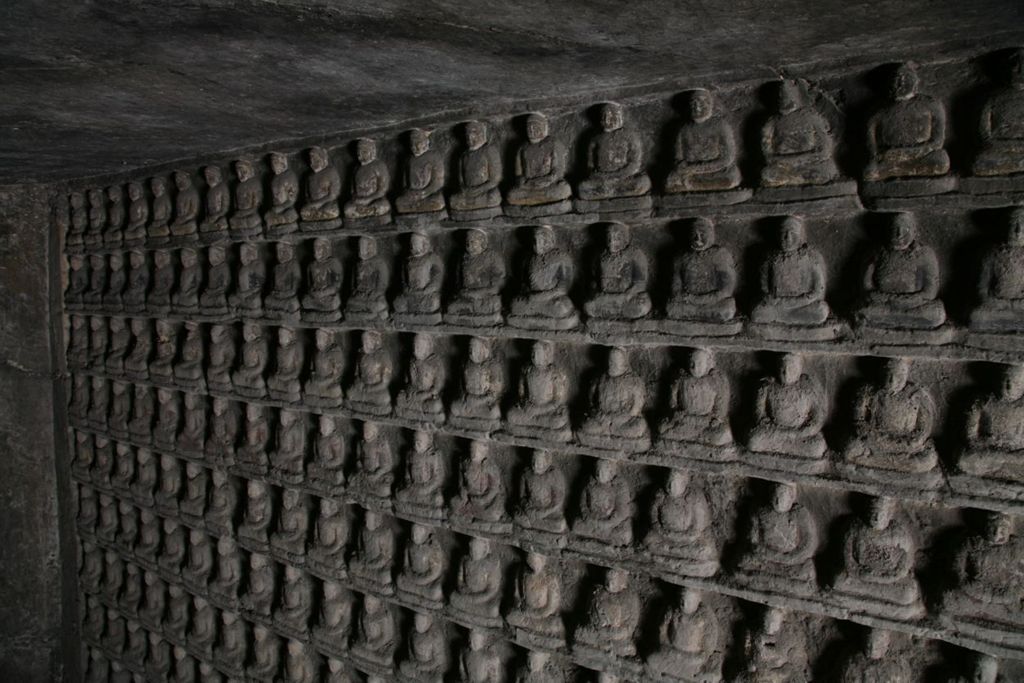 Miniature of Southern Xiangtangshan, Cave 2, interior, little Buddhas