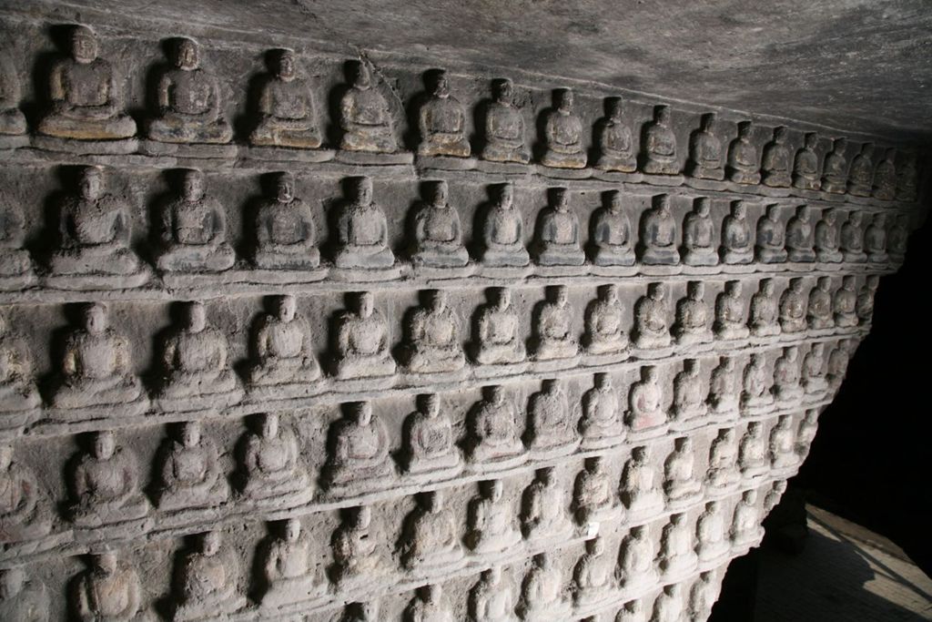 Miniature of Southern Xiangtangshan, Cave 2, interior, little Buddhas