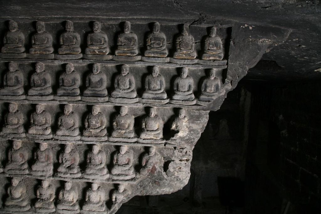 Miniature of Southern Xiangtangshan, Cave 2, interior, little Buddhas