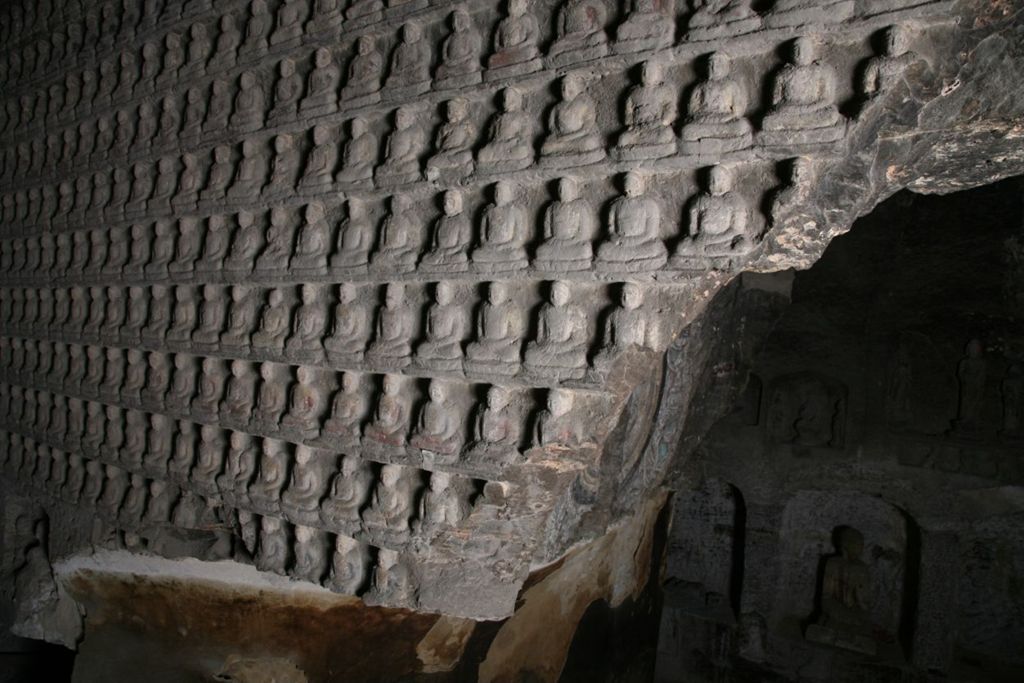 Miniature of Southern Xiangtangshan, Cave 2, interior, little Buddhas