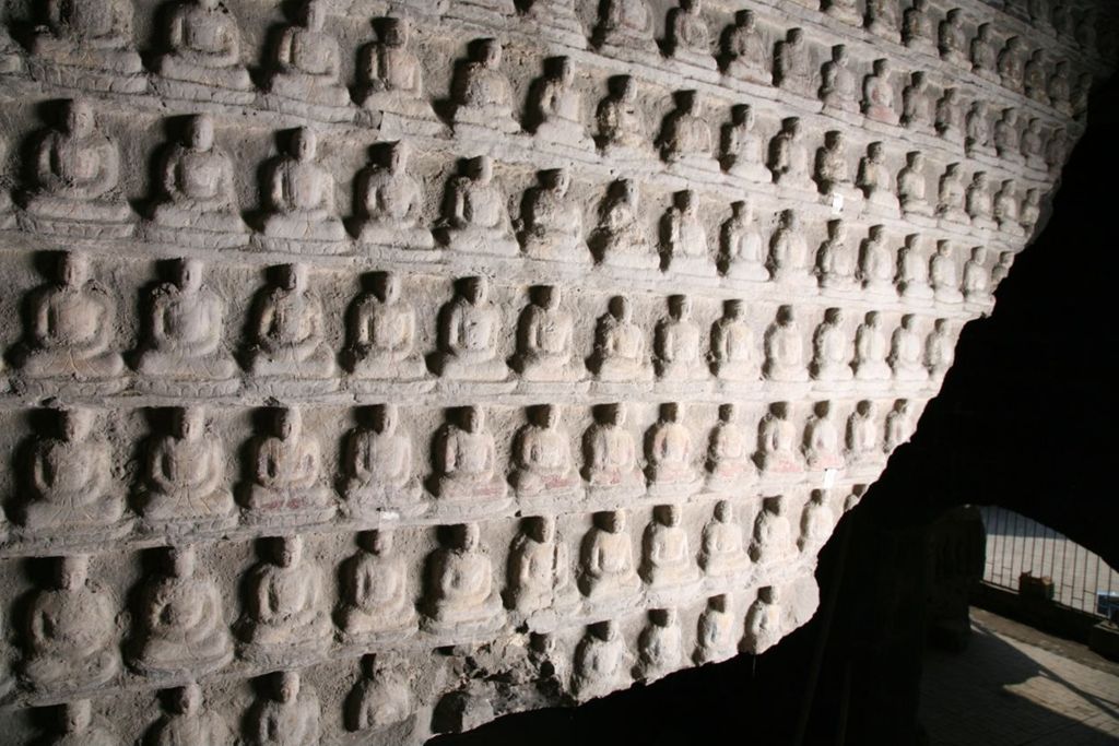 Miniature of Southern Xiangtangshan, Cave 2, interior, little Buddhas