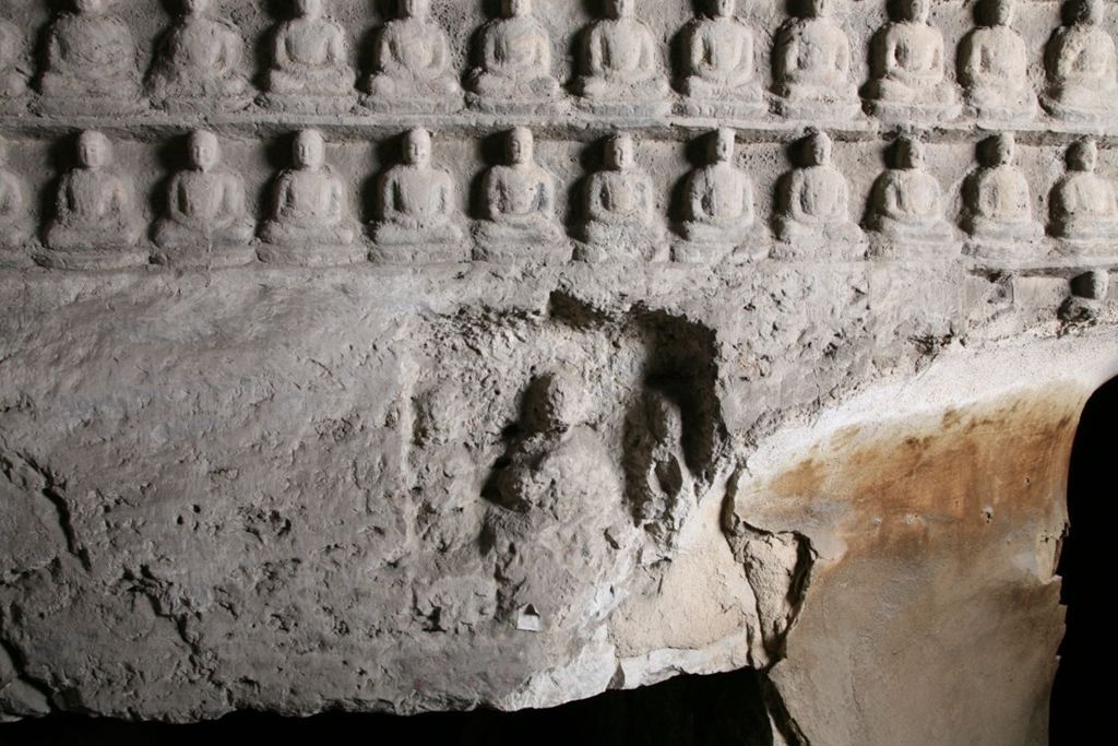 Miniature of Southern Xiangtangshan, Cave 2, interior, little Buddhas