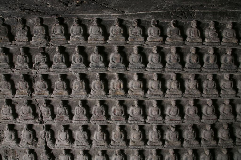 Miniature of Southern Xiangtangshan, Cave 2, interior, little Buddhas