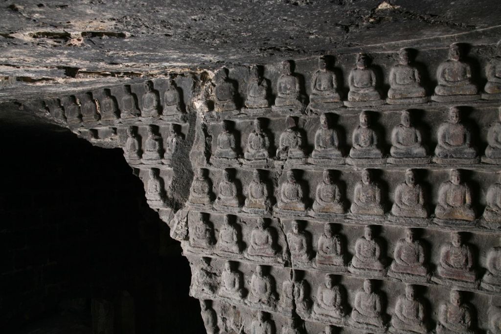 Miniature of Southern Xiangtangshan, Cave 2, interior, little Buddhas