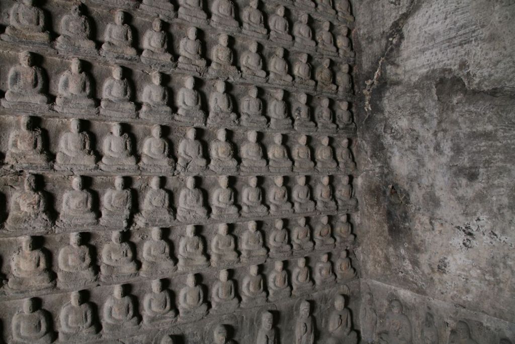 Miniature of Southern Xiangtangshan, Cave 2, interior, little Buddhas