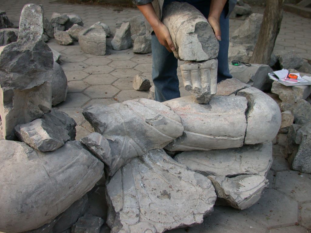 Miniature of Southern Xiangtangshan, Cave 2, sculpture fragments