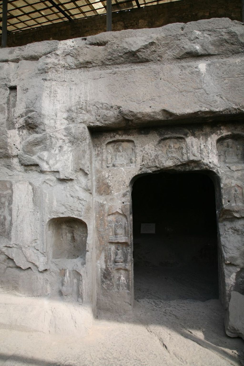 Miniature of Southern Xiangtangshan, Cave 4, exterior