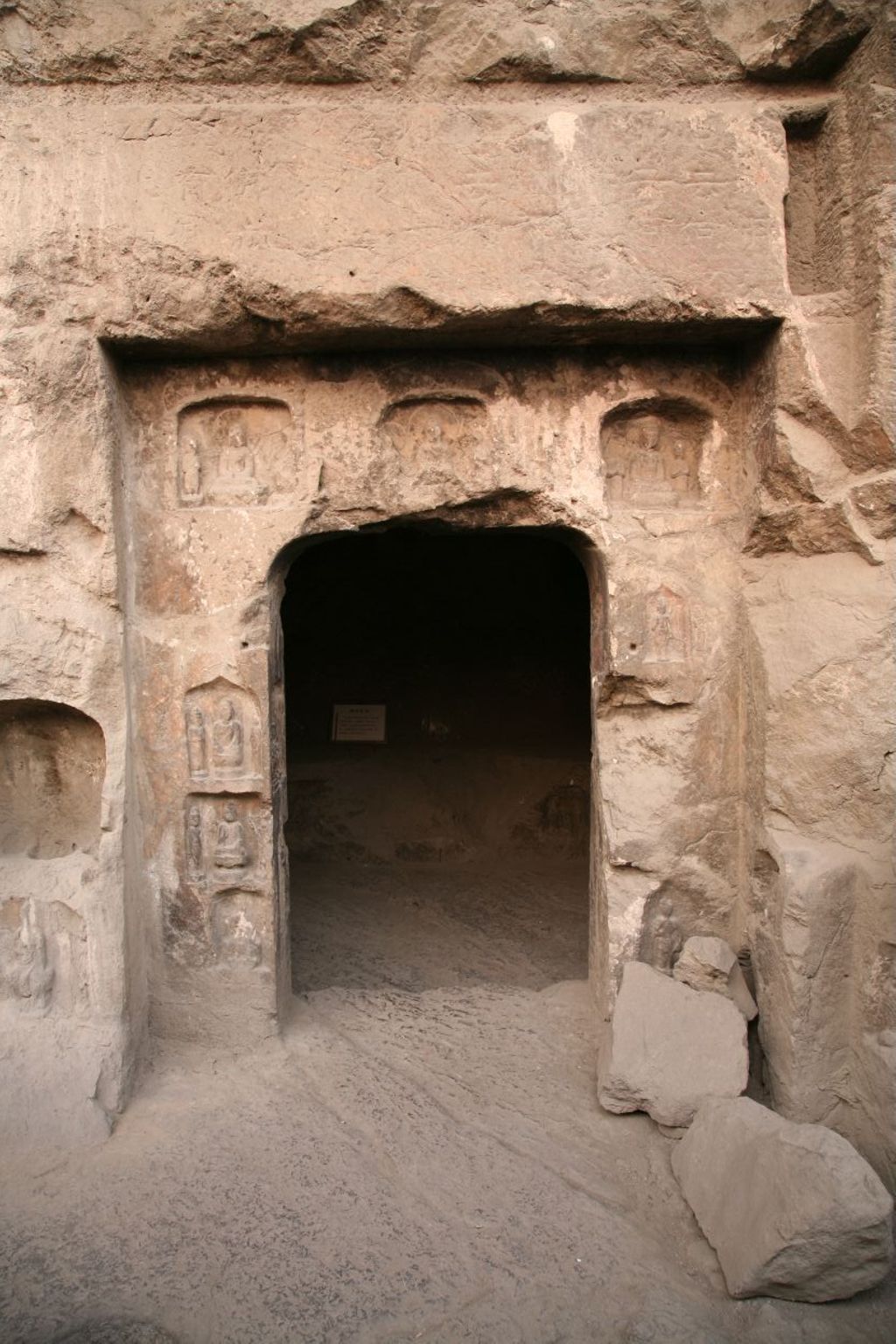 Miniature of Southern Xiangtangshan, Cave 4, exterior