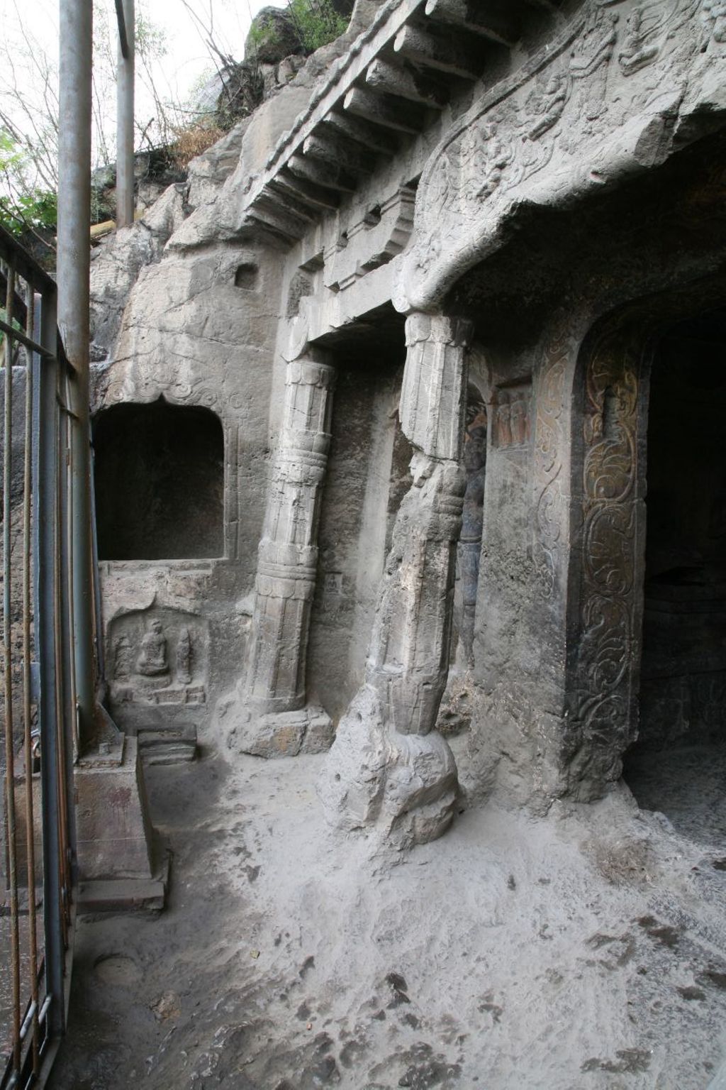 Miniature of Southern Xiangtangshan, Cave 7, exterior