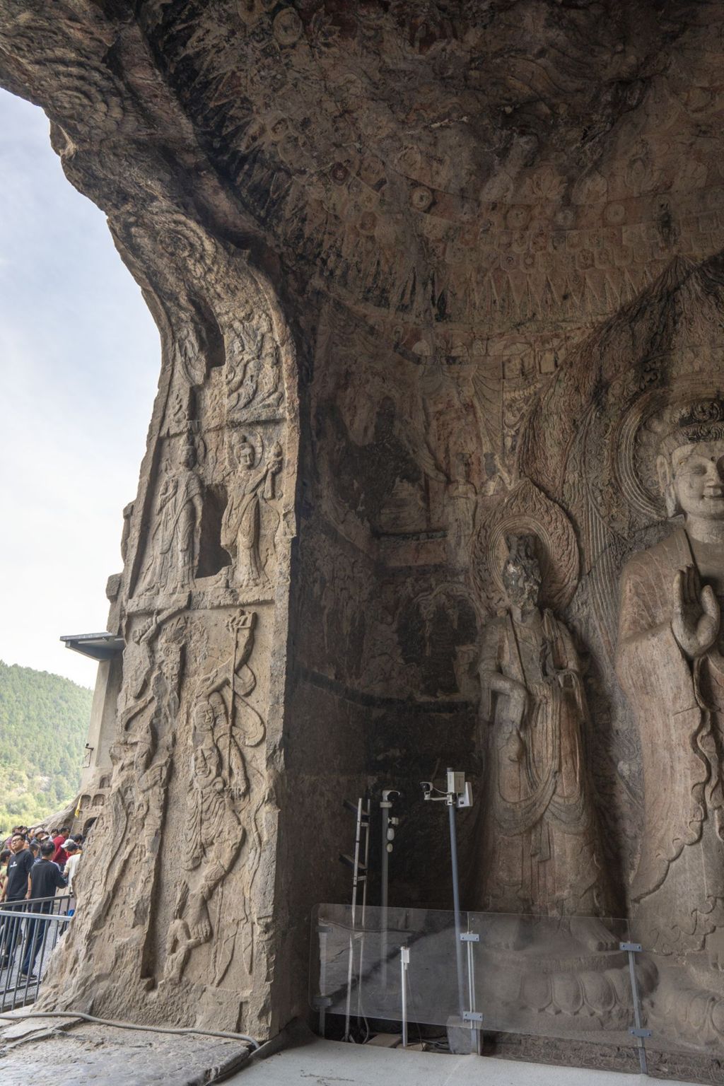 Miniature of Longmen Binyang Central Cave, southeast corner and entrance