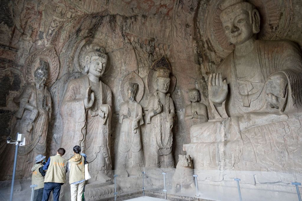 Miniature of Longmen Binyang Central Cave, south wall and central Buddha