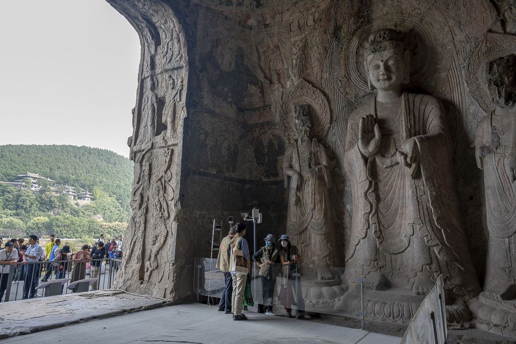 Miniature of Longmen Binyang Central Cave, southwest corner and entrance