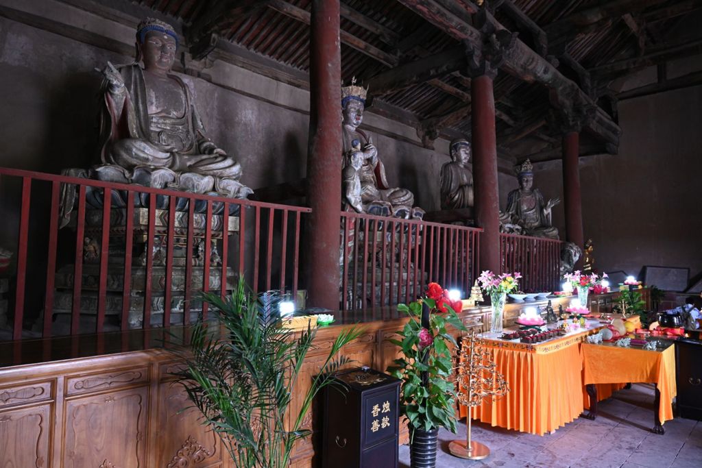 Miniature of Lower Guangsheng Temple, back hall (or Daxiong Bodian), Buddha Triad