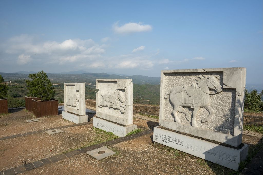 Miniature of Six Steeds of Zhao Mausoleum ("Zhaoling Liujun"), stone reliefs