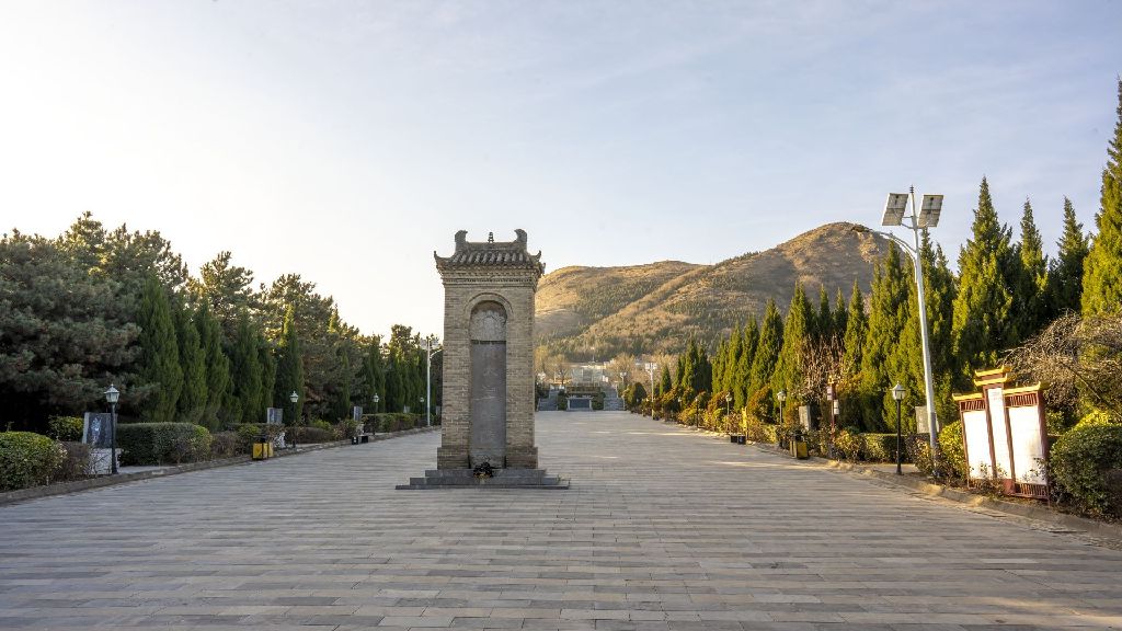 Miniature of Six Steeds of Zhao Mausoleum ("Zhaoling Liujun"), Site Environment of Zhaoling: The Mausoleum of Emperor Tang Taizong