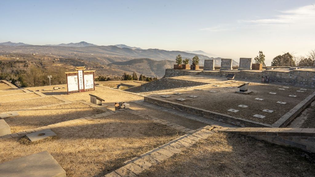 Miniature of Six Steeds of Zhao Mausoleum ("Zhaoling Liujun"), site environment