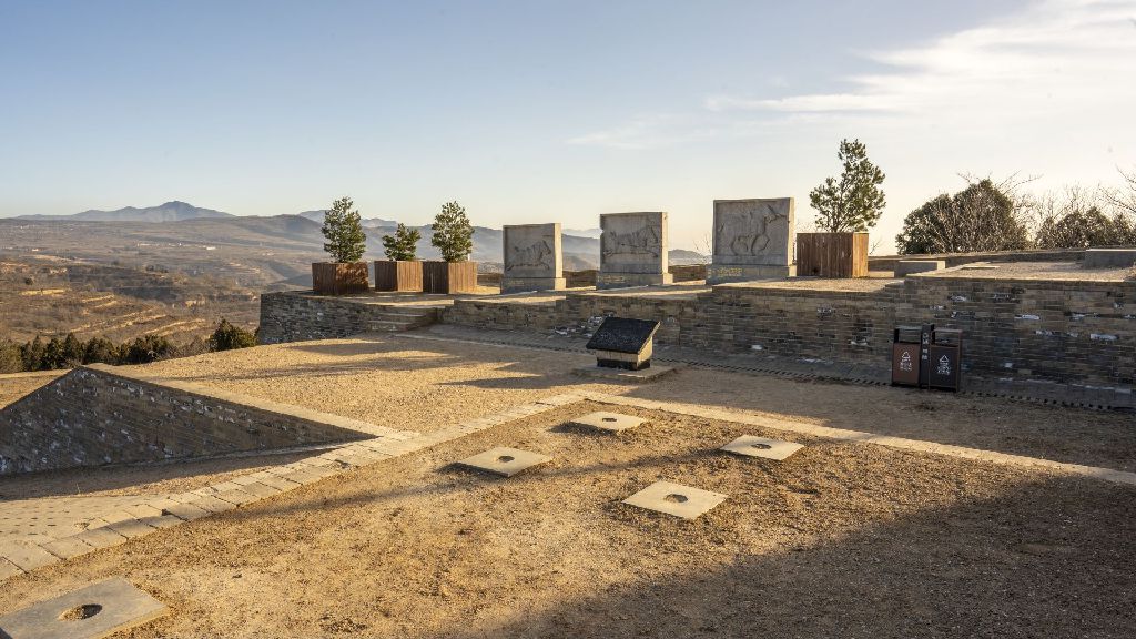 Miniature of Six Steeds of Zhao Mausoleum ("Zhaoling Liujun"), site environment