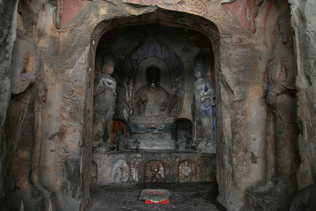 Miniature of Northern Xiangtangshan, Middle Cave, altar