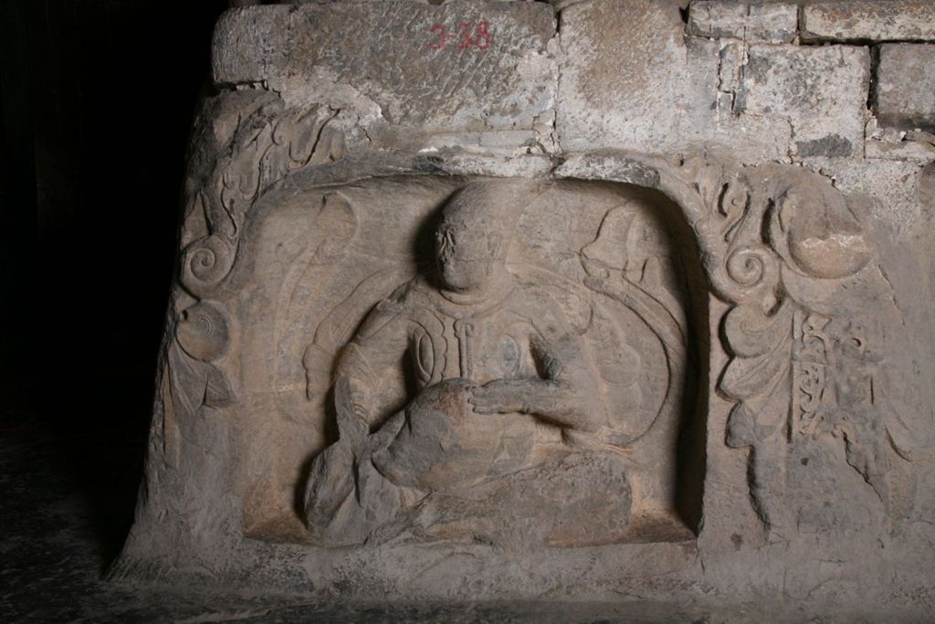 Miniature of Northern Xiangtangshan, North Cave, altar base, south