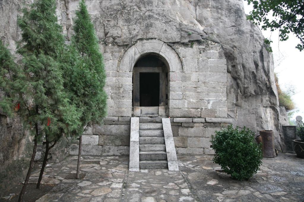 Miniature of Northern Xiangtangshan, North Cave, outside caves, south side