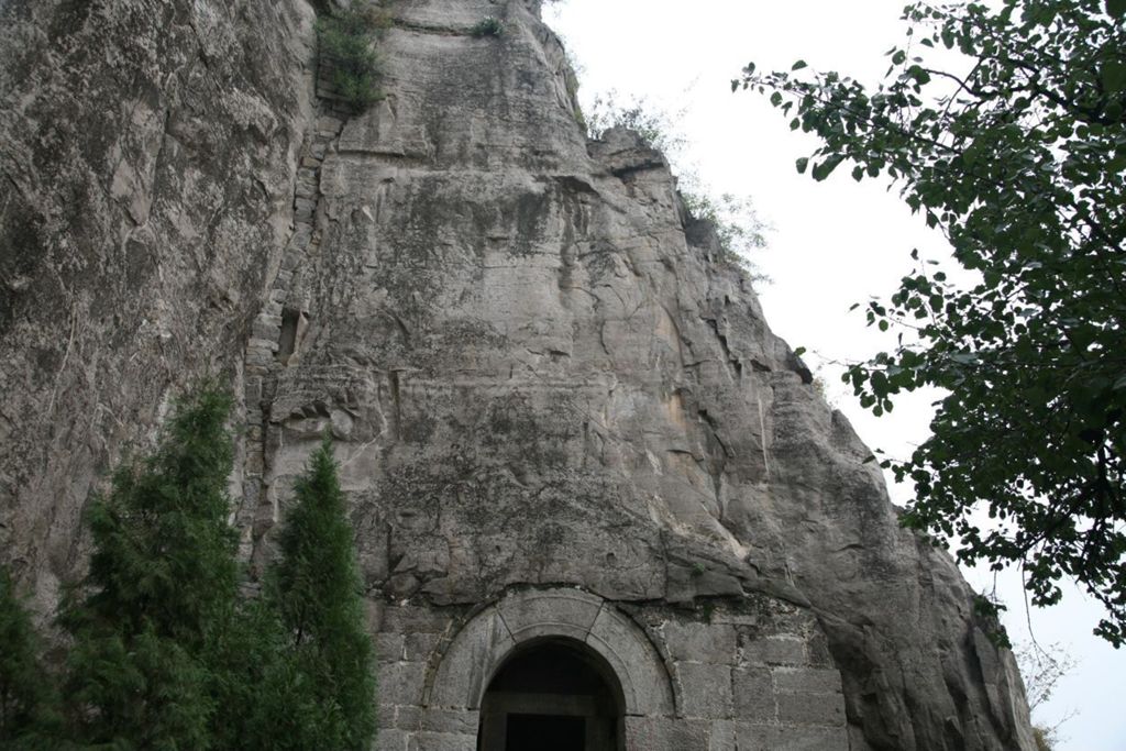 Miniature of Northern Xiangtangshan, North Cave, outside caves, south side